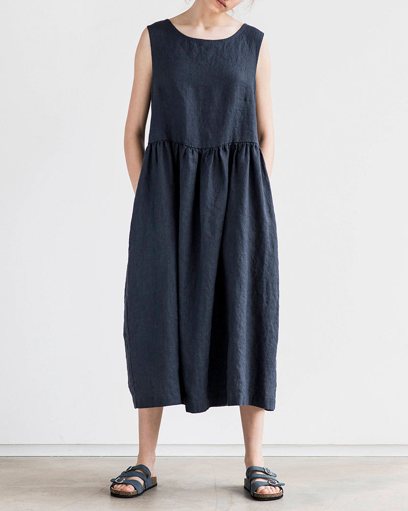Navy blue loose fit maxi dress made of linen and cotton, perfect for leisure and vacation.