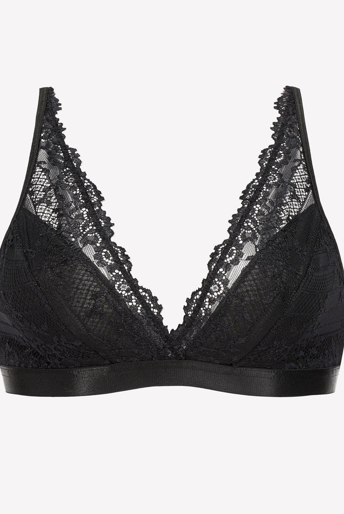 Black lace bralette with adjustable straps and floral lace, perfect for everyday wear.