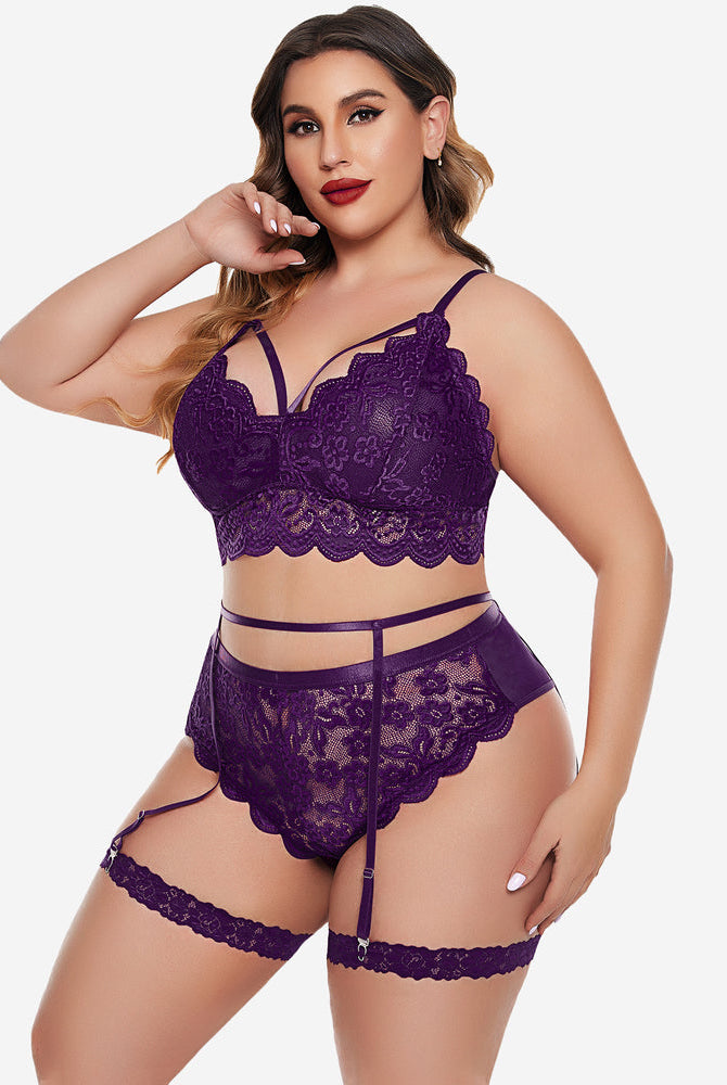 Plus size purple lace lingerie set: bralette, panties, garter. Sexy floral.