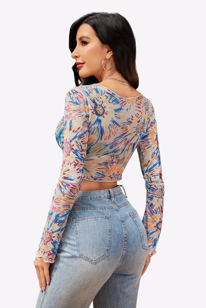 Floral mesh crop top with long sleeves, Y2K style, paired with light blue jeans. Sexy lingerie.