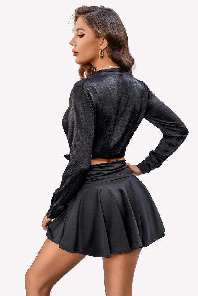 Black pleated mini skirt with drawstring waist, Y2k style, A-line design.