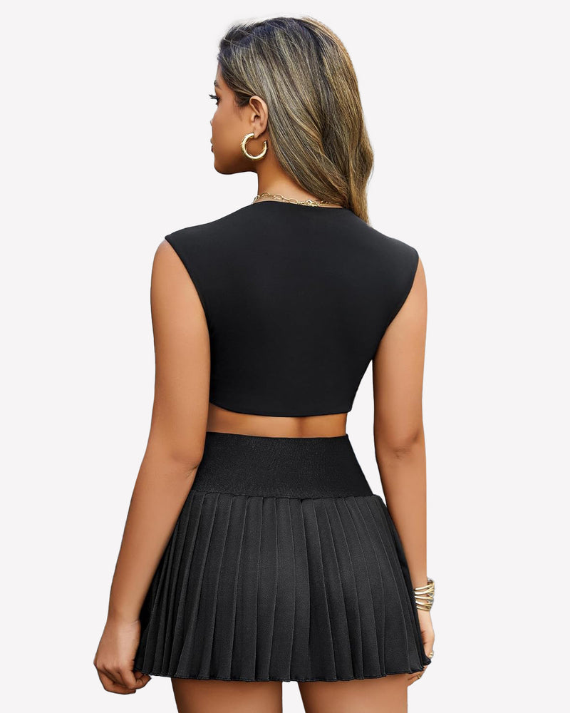 Black Y2k pleated mini skirt and crop top. High-waisted design for a confident style.