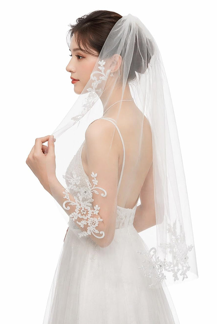 White veil with scalloped floral lace edge, layered sheer tulle veil drape