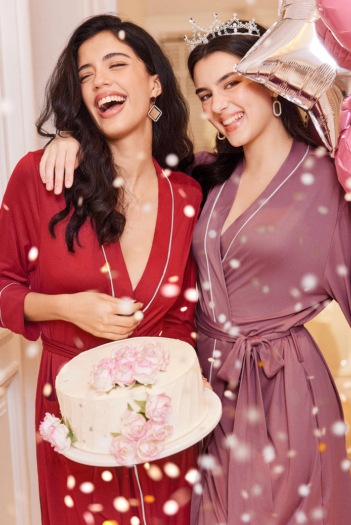Full-length knit bathrobe in red and mauve, V-neck with tie belt, long sleeves