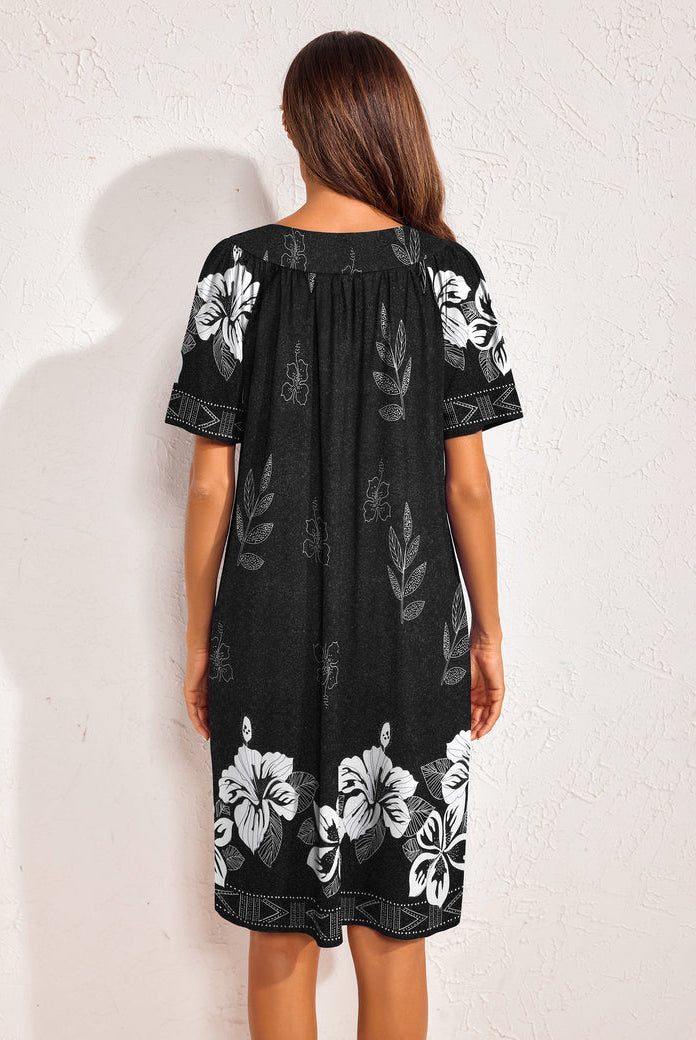 Floral print nightdress in black with white flowers, gathered neckline, short sleeves, side pockets