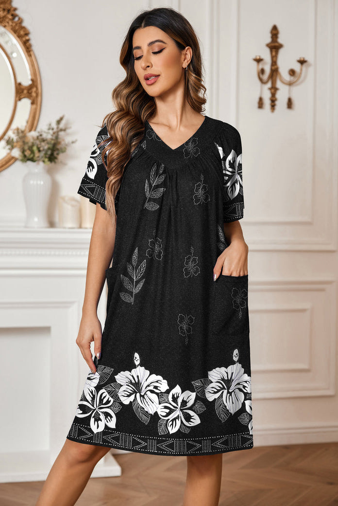 Floral print nightdress in black with white flowers, V-neck, short sleeves, side pocket detail