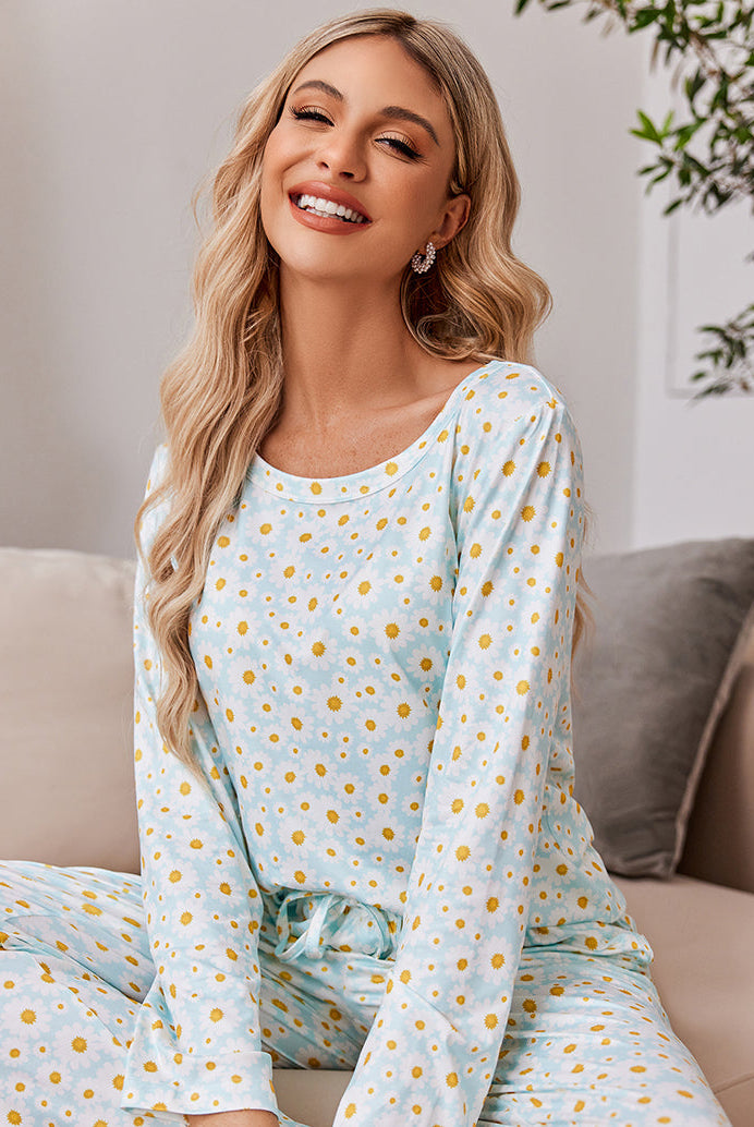 Ekouaer Women's Daisy Print Pajama Set - Soft, long sleeve, drawstring pants, smiling woman