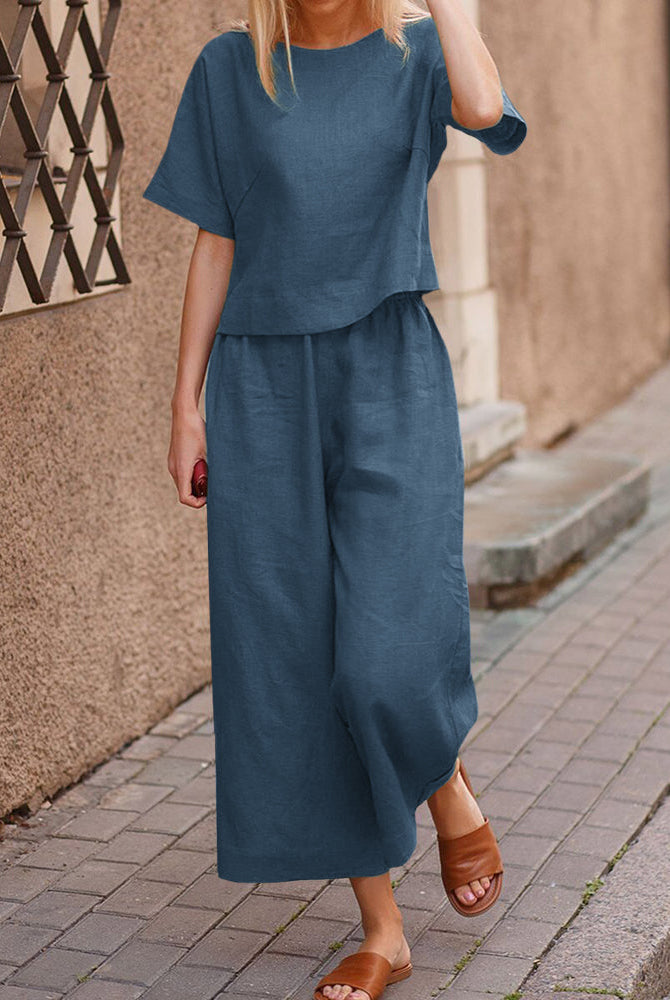 Teal blue linen two-piece set. Comfortable loose fit top and wide leg pants, casual outfit.