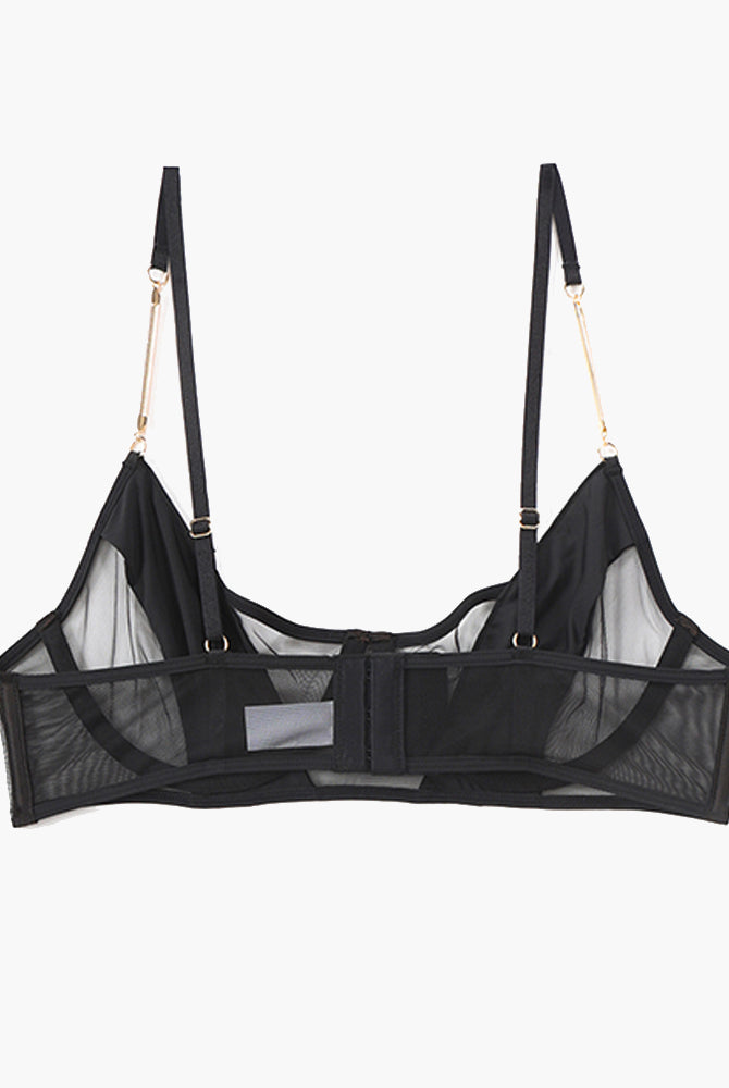 Black push-up chain bra, delicate lace details, sweet and seductive lingerie.