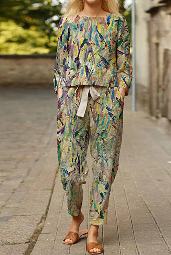 Women's two-piece print tracksuit. Abstract print, casual style, perfect for leisure and daily wear.