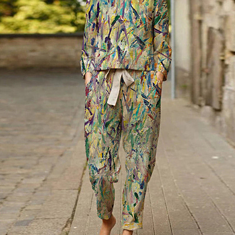 Women's two-piece print tracksuit. Abstract print, casual style, perfect for leisure and daily wear.