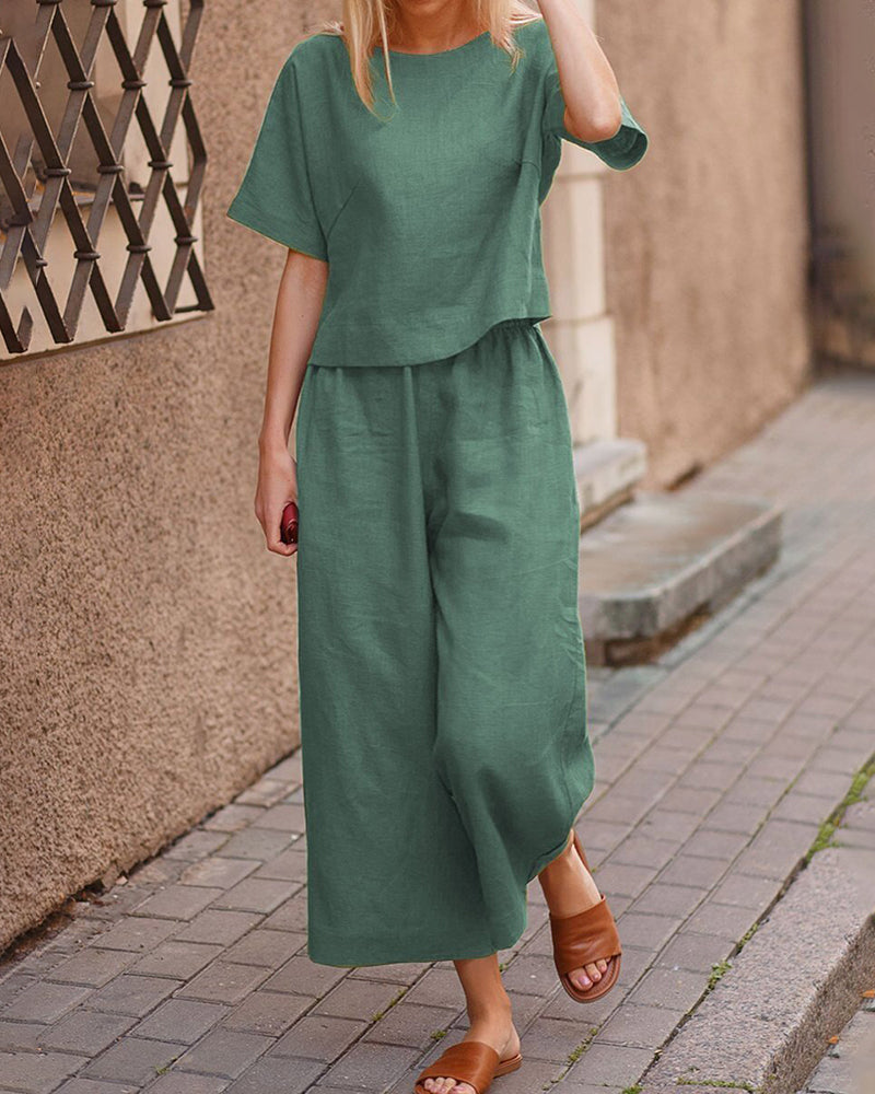 Teal green linen two-piece set for women. Comfortable loose fit top and wide leg pants.