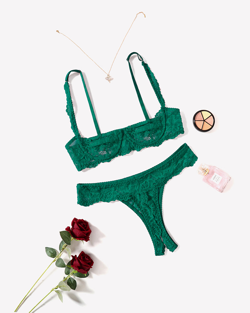 Green lace bra and panty set with underwire, perfect for a romantic night, soft and stretchy fabric