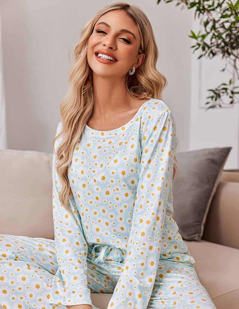 Ekouaer Women's Daisy Print Pajama Set - Soft, long sleeve, drawstring pants, smiling woman