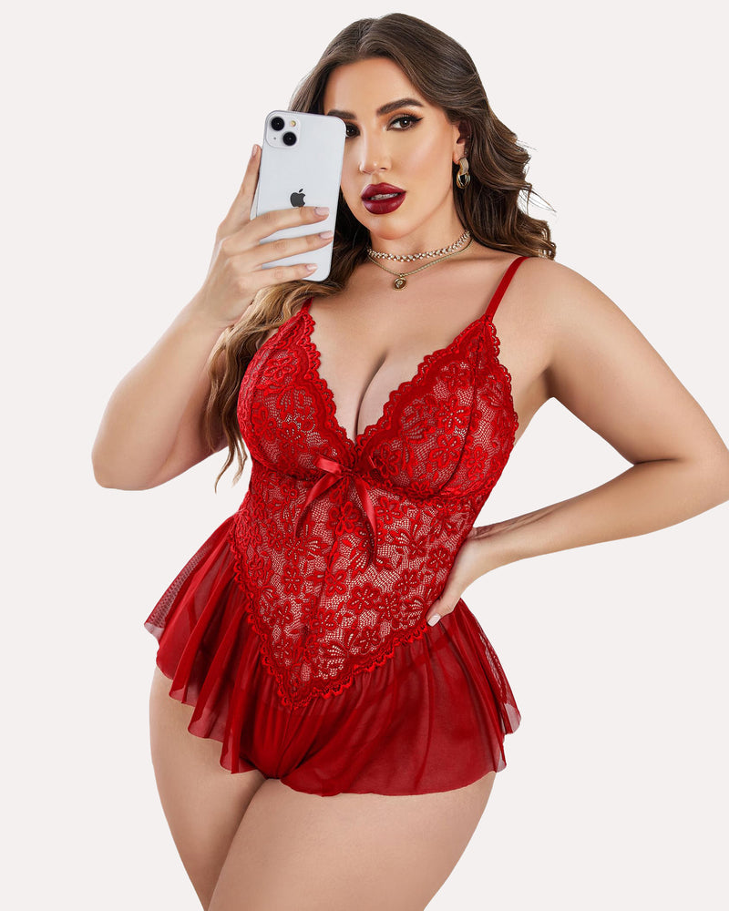 Plus size red lace teddy bodysuit, adjustable straps, selfie. Sexy lingerie for women.