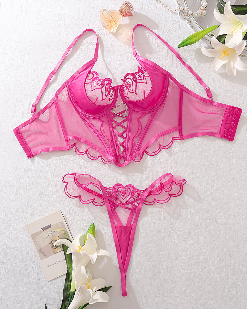 Pink heart lingerie set: bustier and thong with lace and heart details, perfect for a romantic look